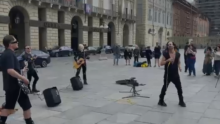 band che suona in centro