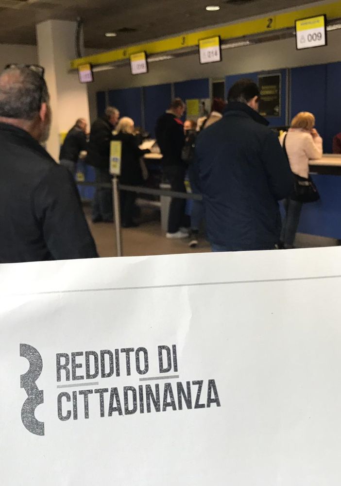Stop al Reddito di Cittadinanza con un sms,  Rosatelli preoccupato: “Tensione intorno ai servizi sociali  di Torino”