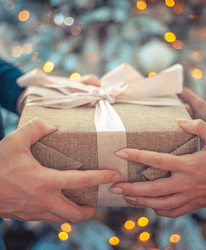 Torinesi specialisti del regalo all'ultimo minuto: sei su dieci lo comprano tra oggi e domani