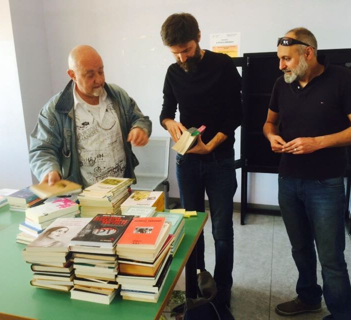 Orbassano, al San Luigi il pubblico di Assemblea Teatro regala libri ai degenti