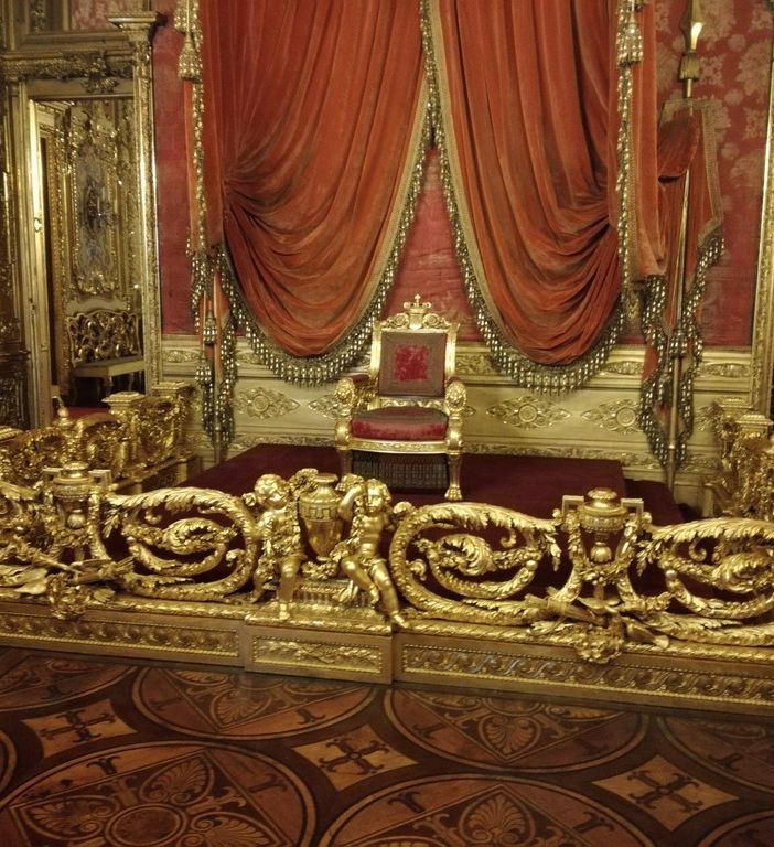 La balaustra torna a splendere: la sala del trono è ancora più bella