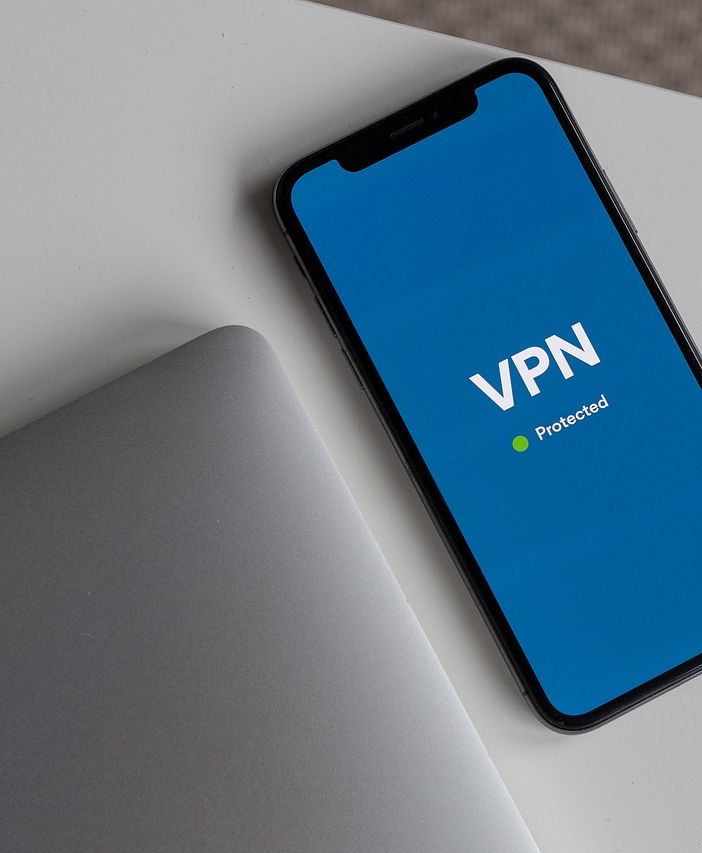Desideri navigare su Internet senza compromettere la tua privacy? Con una VPN sarai al sicuro!