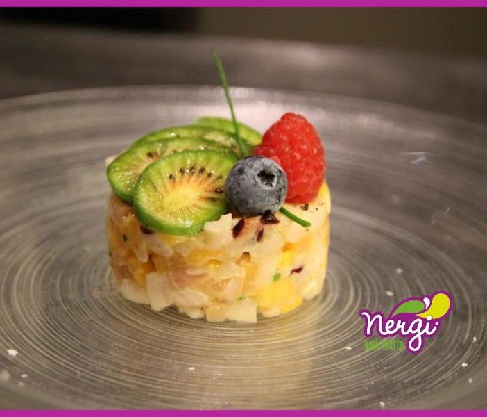 I mercoledì Veg di Ortofuit: oggi prepariamo la Tartare di ricciola e calamaro con Nergi e frutta