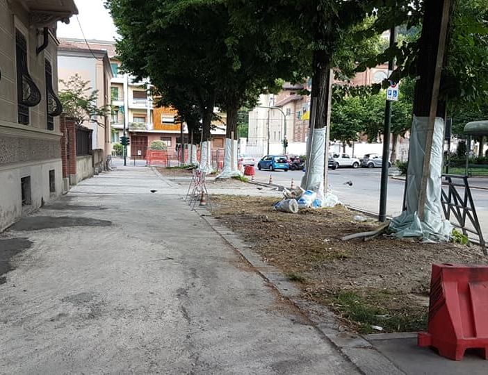 Pilonetto a prova di pedone: marciapiedi e strade senza buche e barriere