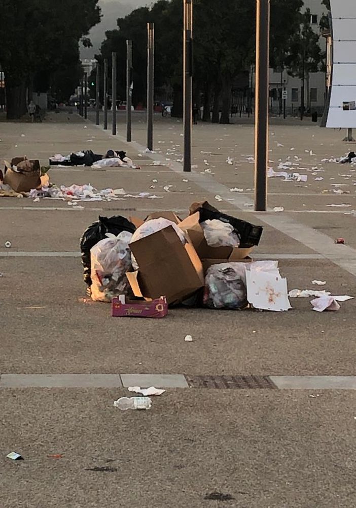 rifiuti in piazza d'Armi