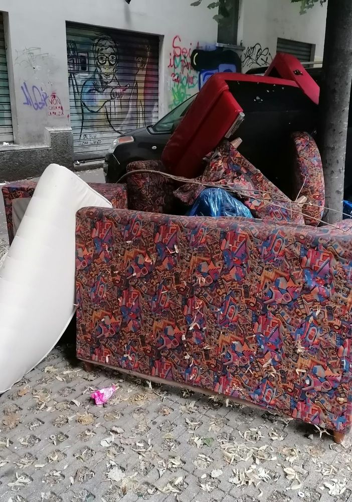 Corso Brescia sommerso dai rifiuti, Alessi (FdI): “Situazione inaccettabile” (FOTO)