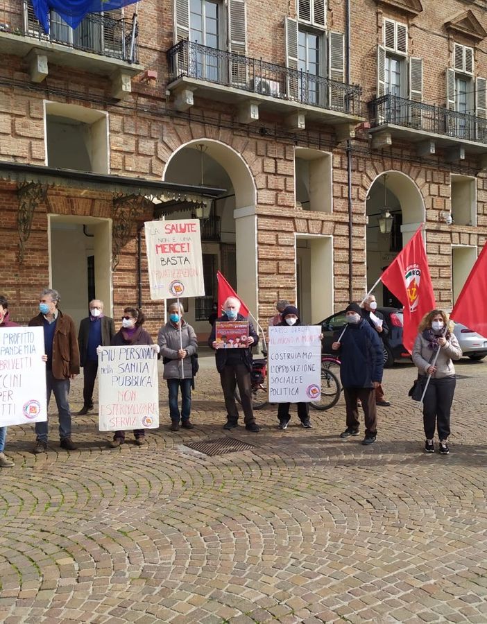 Vaccini Rifondazione Comunista attacca Europa, Governo, case farmaceutiche e Regione: &quot;Stop ai brevetti e no ai campanilismi&quot;