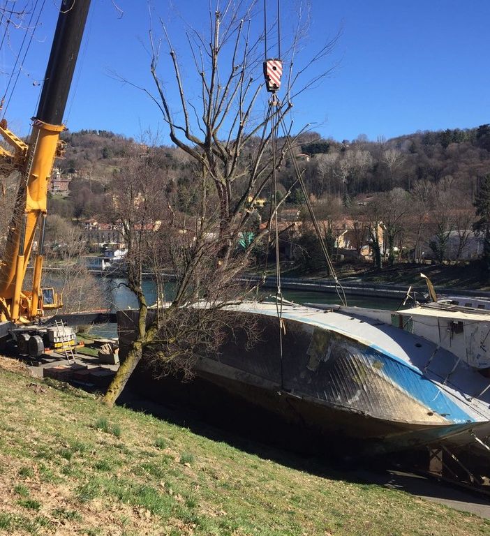 Recuperata dal Po la barca Genna