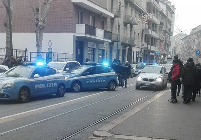 Violenta rissa in via Chiesa della Salute: interviene la polizia con sei volanti