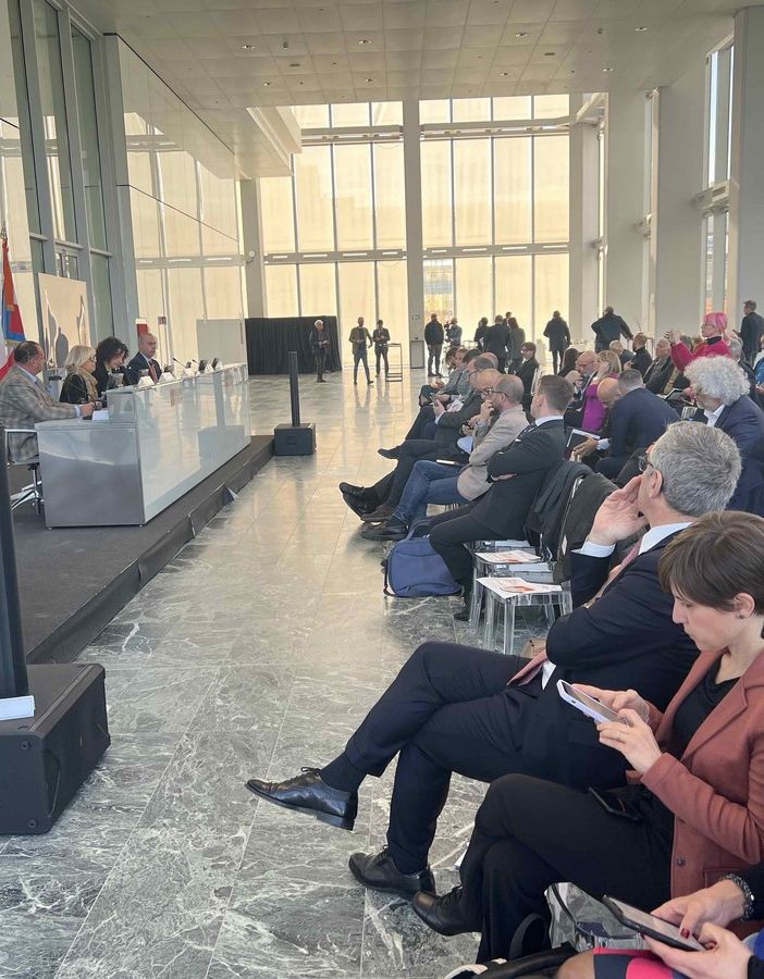 riunione in sala trasparenza