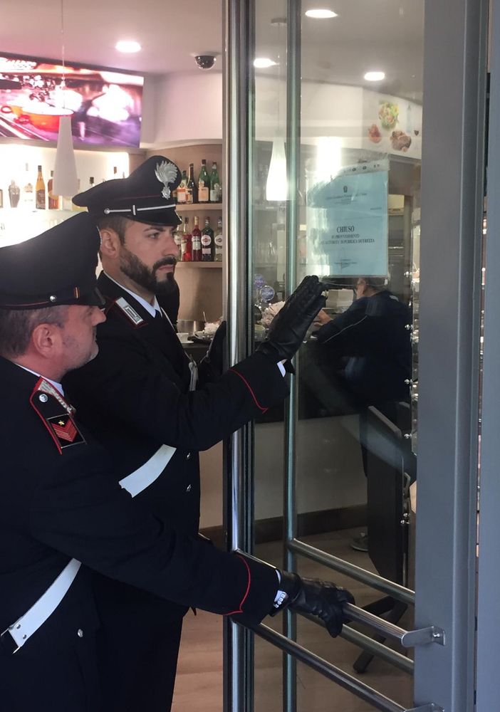 Risse e incontri tra pregiudicati, il questore fa chiudere due bar per 15 giorni