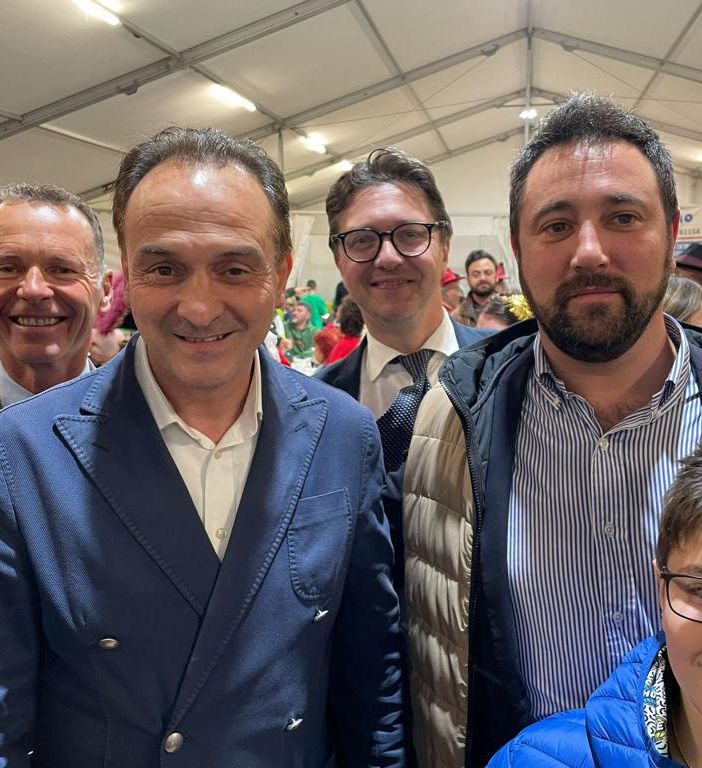 Roberto Patriti (a destra), con il presidente Alberto Cirio e al centro il consigliere regionale Davide Nicco
