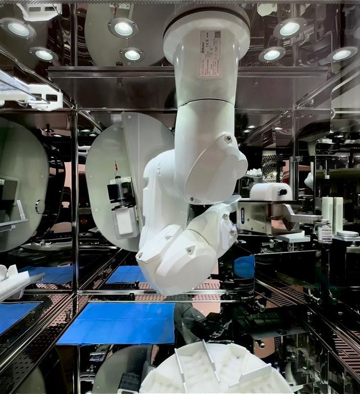 All'ospedale Mauriziano, un robot al servizio dei pazienti oncologici ed ematologici per dosare l'esatta quantità di farmaci