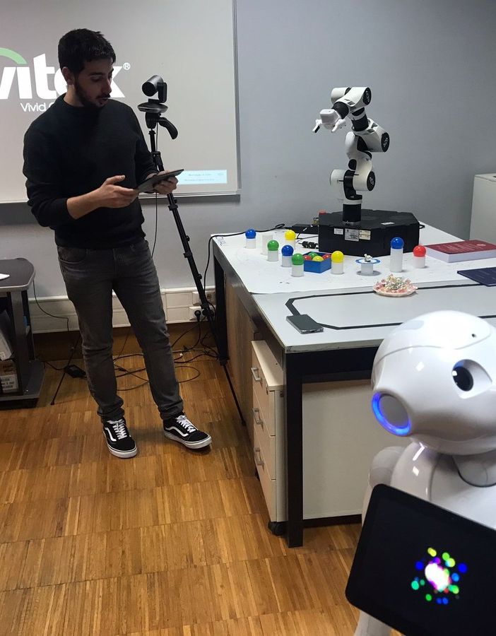 &quot;Il futuro è qui&quot;: dai robot al metaverso, dentro i laboratori che a Torino studiano l’intelligenza artificiale [FOTO E VIDEO]