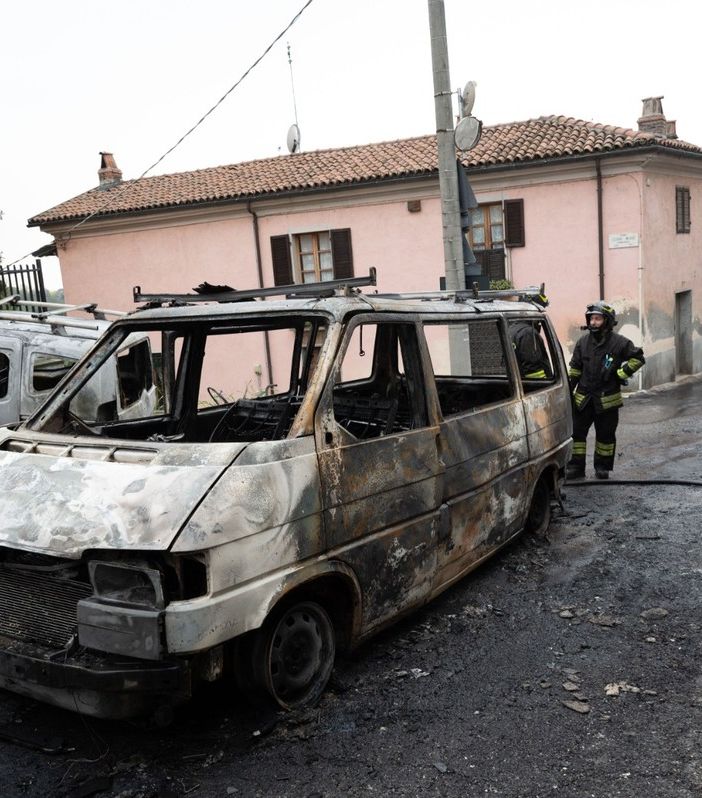 auto data alle fiamme