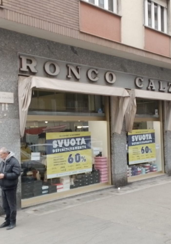 esterno negozio calzature