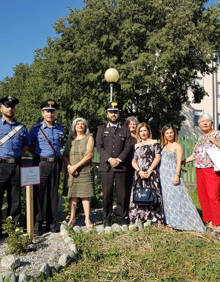 Venaria, un roseto per fare memoria delle donne vittime di violenza