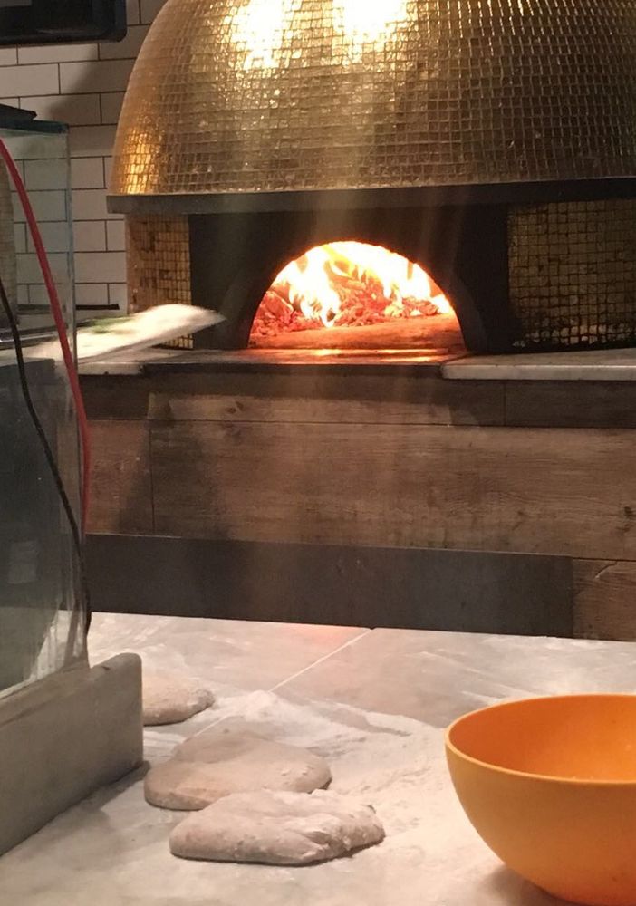 Forno a legna o elettrico: tradizione contro funzionalità