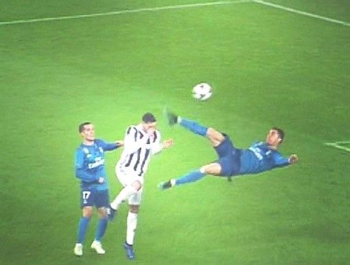 CR7 continua a fare incetta di riconoscimenti: il gol da leggenda segnato alla Juve premiato dalla Uefa