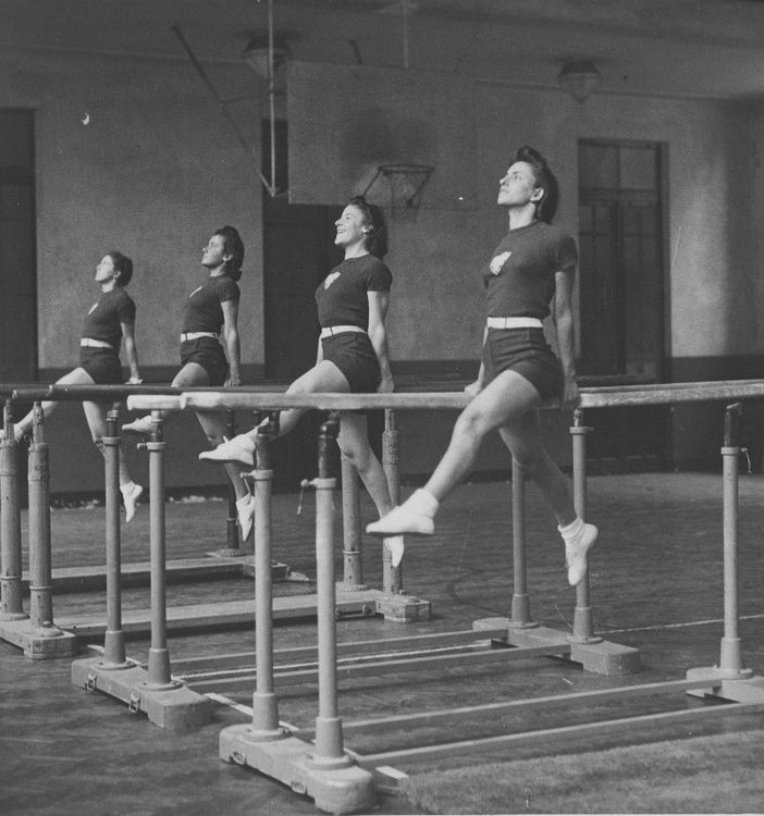 Domenica 3 dicembre la quarta Festa dell’Acrobatica “Una domenica a testa in giù”