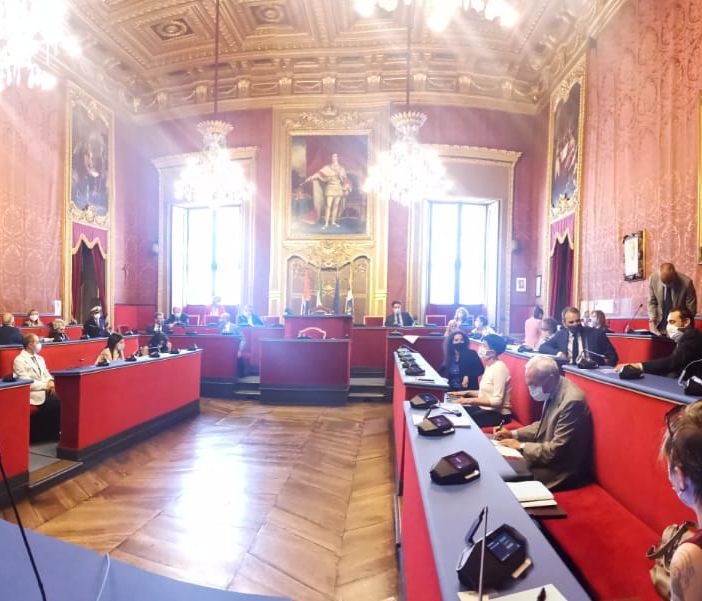 Il Consiglio comunale approva mozione per concedere un ultimo saluto alle vittime della pandemia