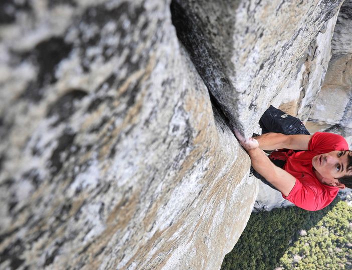 Condove, film sulla salita senza corda di Alex Honnold dei 1000 metri di El Capitan