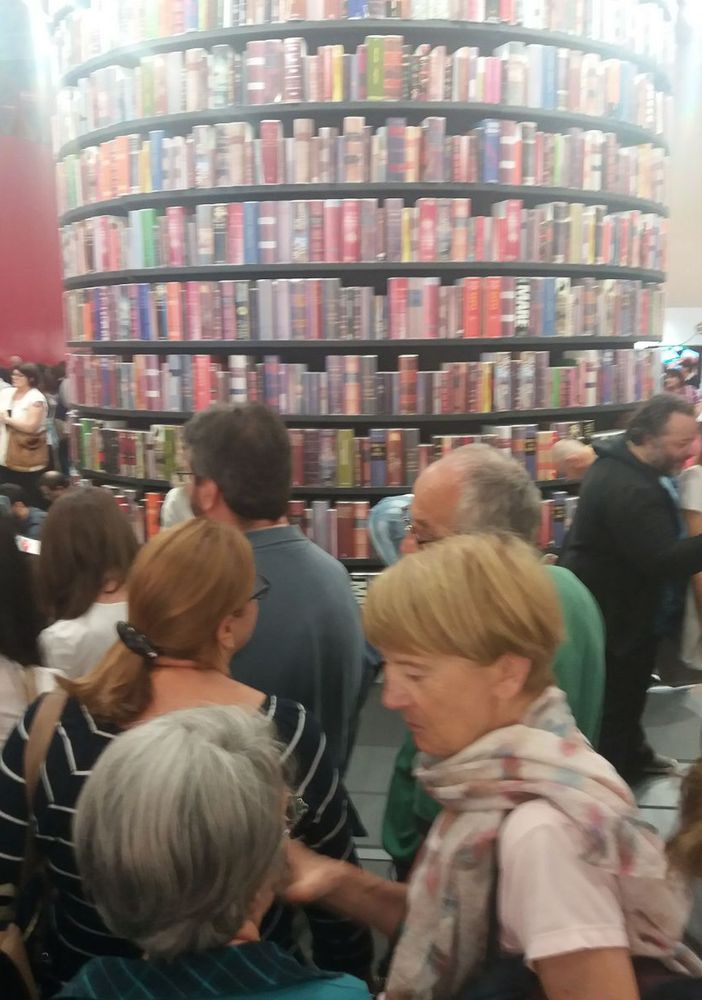 Salone del Libro, il Comune di Torino fa un passo indietro