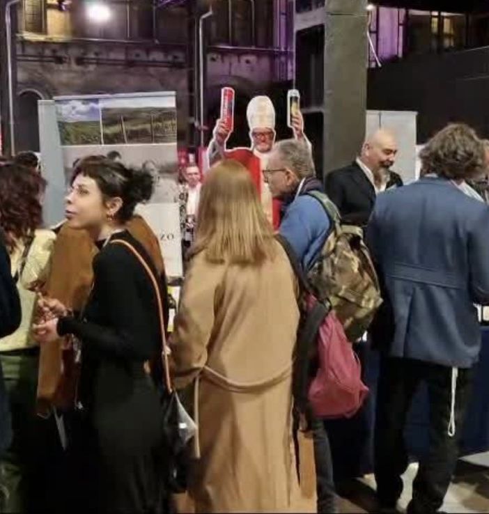 persone alle Ogr per un evento