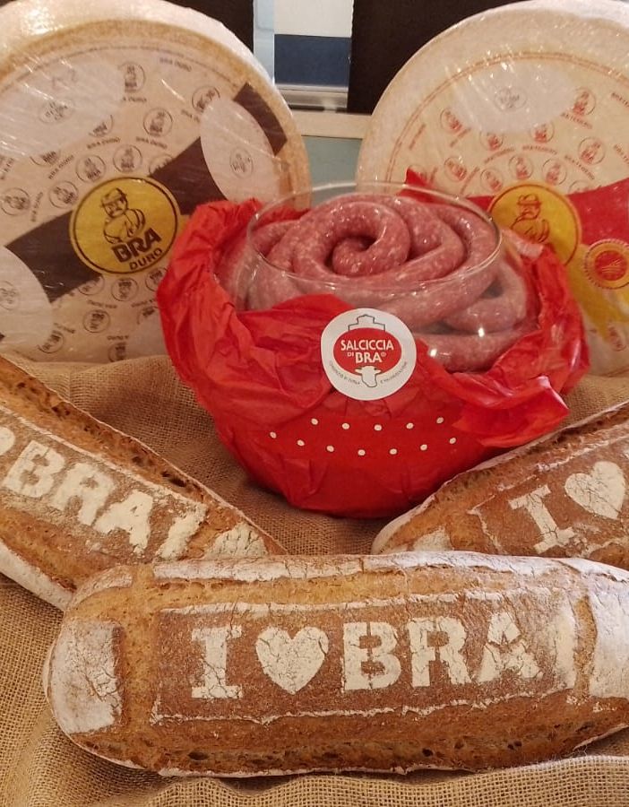 La salsiccia di Bra punta a invadere Torino: un weekend dedicato a carne, ma anche formaggio e pane tipico