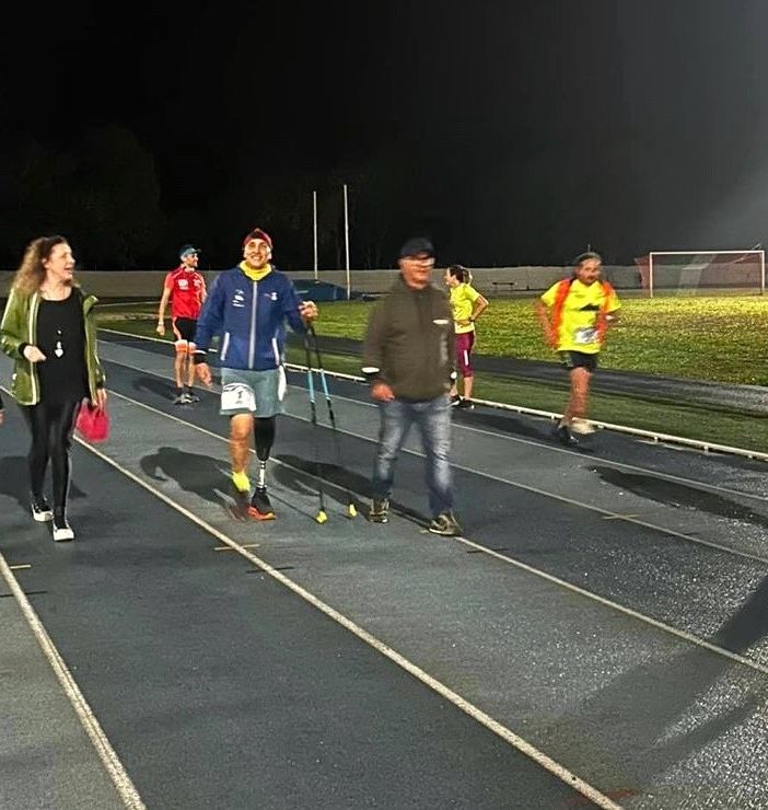 Beinasco celebra la nuova impresa di Salvatore Cutaia: corse tre maratone in meno di 24 ore