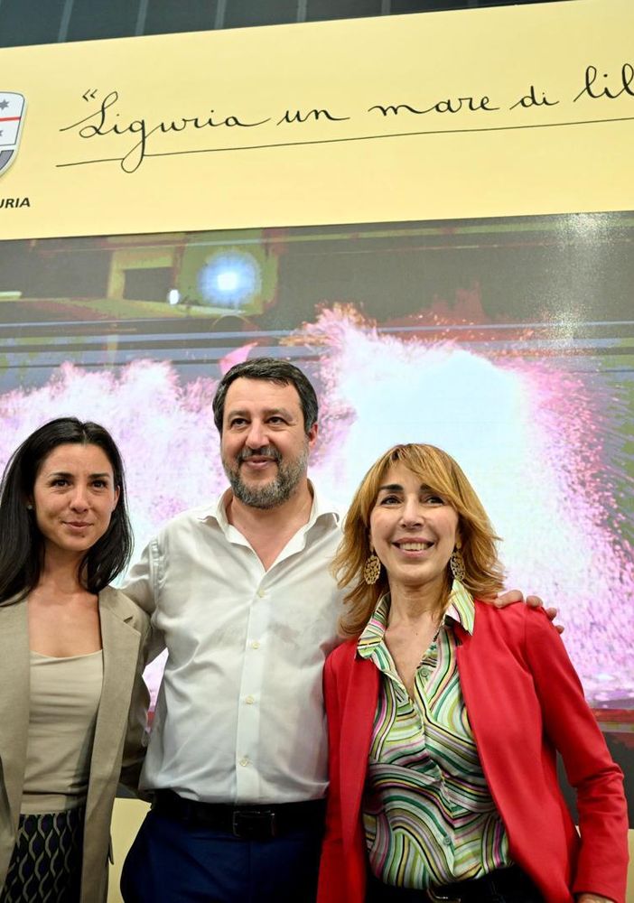 Il ministro Matteo Salvini allo stand della Regione Liguria presente al Salone