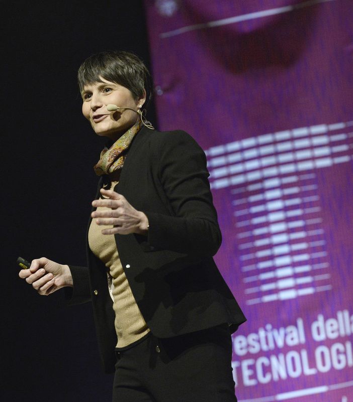 Il Politecnico abbraccia e &quot;laurea&quot; Samantha Cristoforetti in ingegneria aerospaziale