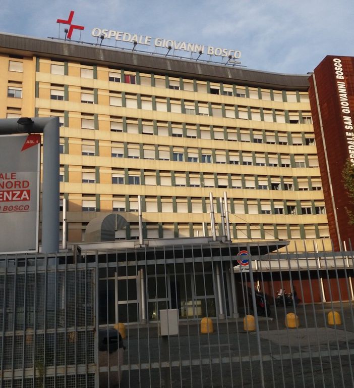 Picchia una donna di 50 anni e cerca di violentarla: arrestato 20enne