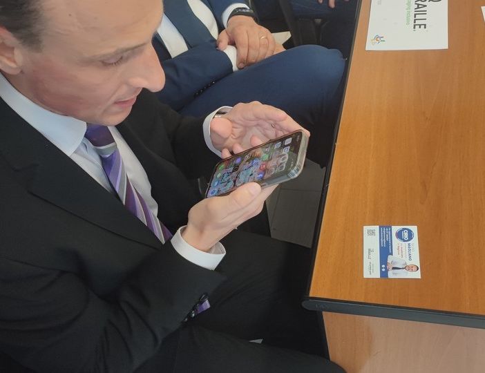 Arriva il 'santino' elettorale che i non vedenti possono ascoltare grazie al QR code