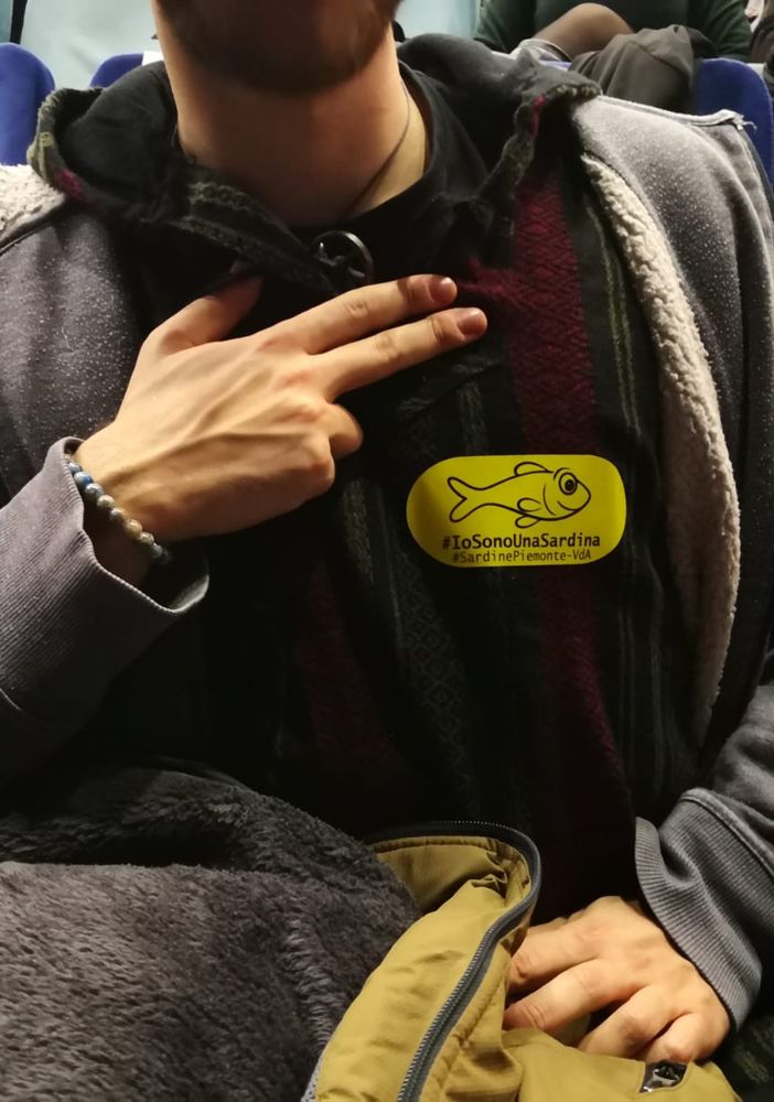 Sardine &quot;in Erba&quot;, dopo la piazza i manifestanti hanno scelto il teatro: &quot;Pensiamo se partecipare alle Comunali&quot; [FOTO]