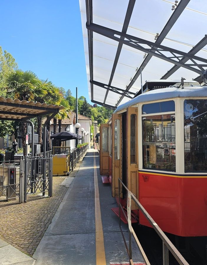 Dal 25 aprile riaprono il ristorante della Stazione Sassi e il bar di Superga: viaggio in gusto sulla Tramvia [VIDEO]