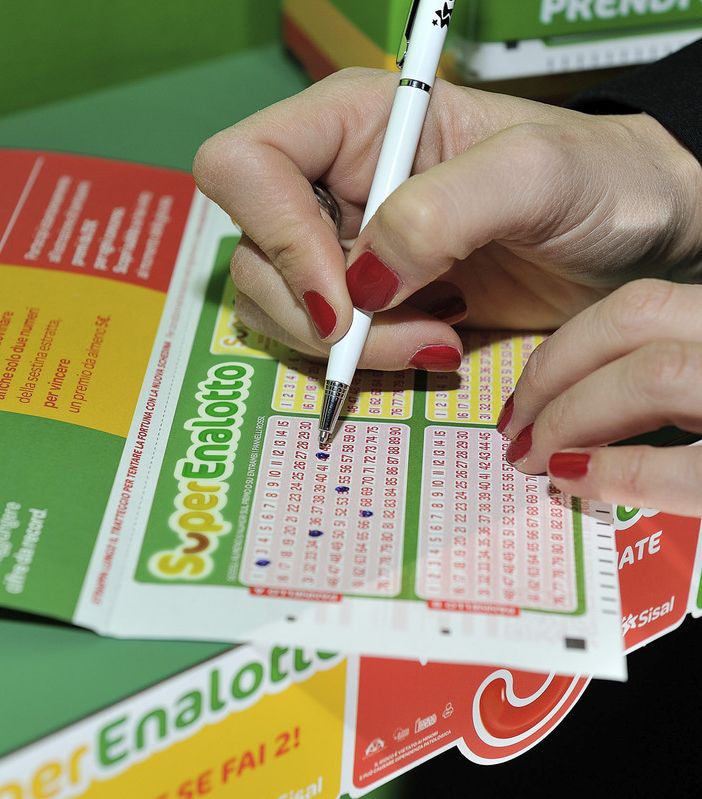 Nichelino fa festa, vinti 44 mila euro al Superenalotto