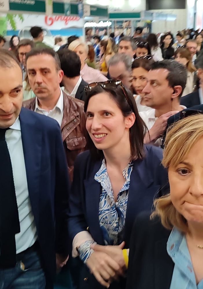 Elly Schlein al Salone del Libro &quot;vuole&quot; scrivere una nuova pagina per il Piemonte: &quot;Siamo qui per vincere&quot;