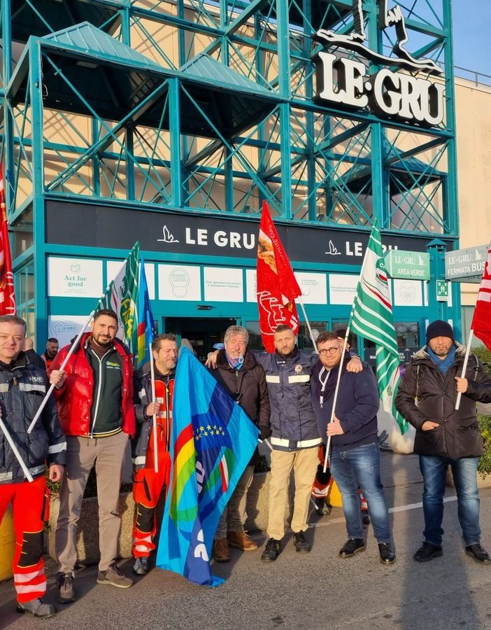 Cambio d'appalto e polemica a Moncalieri, La Certosa e Le Gru: gli addetti protestano e scioperano