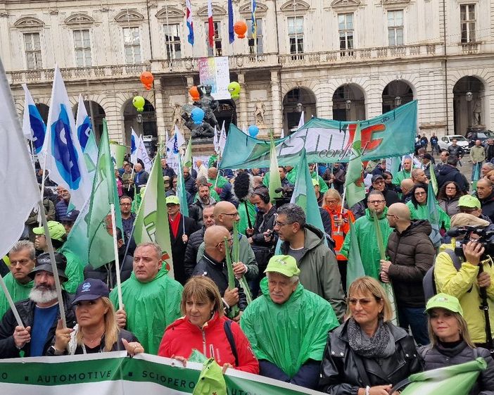 Fismic, Uglm e Associazione quadri sfilano fino al Comune