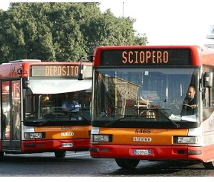 Mercoledì di disagi per i pendolari di Torino e provincia: sciopero di 24 ore di bus e metro