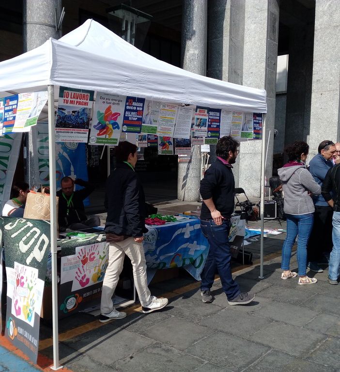 Torino, infermieri in piazza per cercare una cura contro le aggressioni