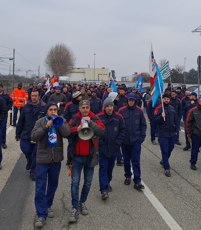 sciopero degli operai in corteo