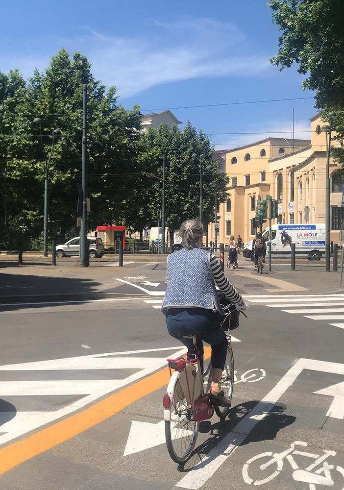 Torino sempre più ciclabile: realizzati nuovi scivoli per le bici in piazza Bernini e piazza Rivoli (FOTO e VIDEO)
