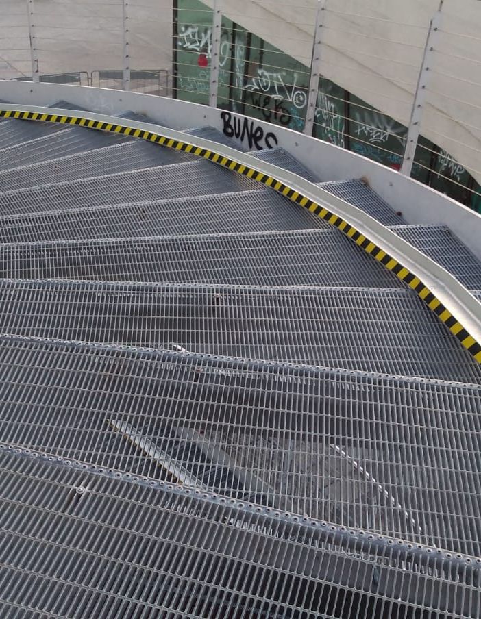 Installata sulla passerella olimpica una corsia-scivolo per le biciclette