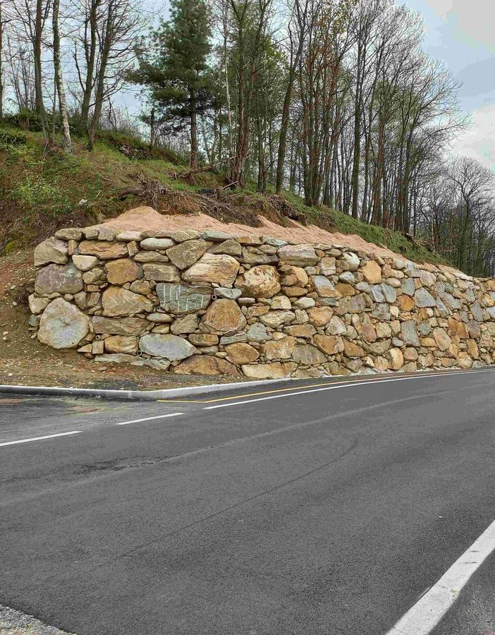 La strada provinciale 64 più sicura con la rotatoria di Vistrorio e la scogliera di Val di Chy