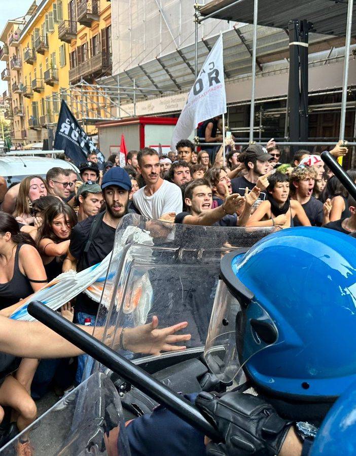 scontri per meloni a torino