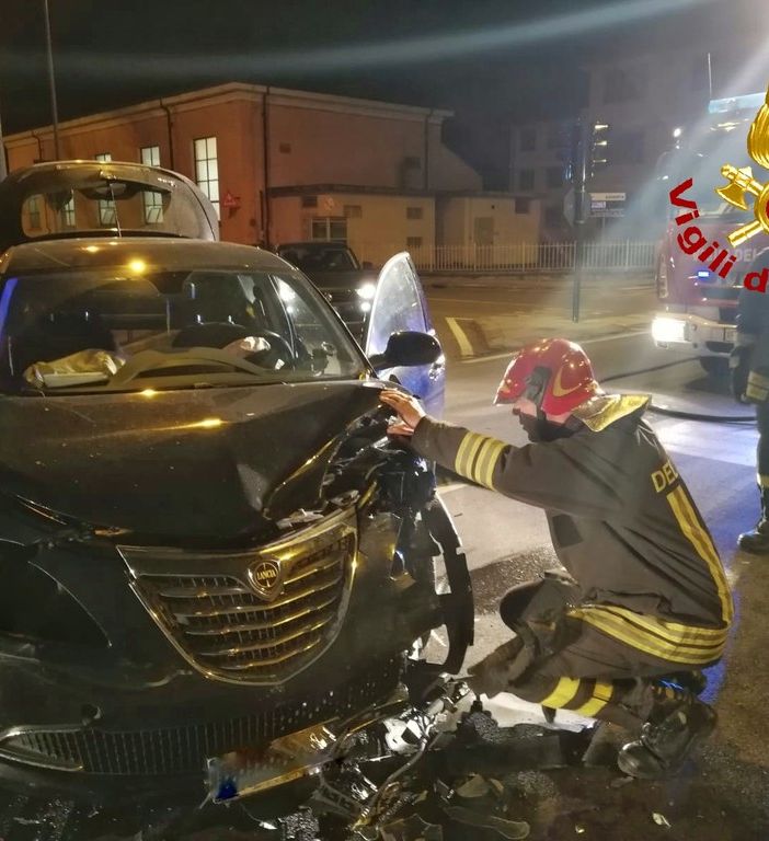 Scontro tra due auto nella notte a Sant'Antonino di Susa