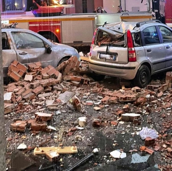 Carignano, esplode una bombola del gas: feriti in cinque, evacuati in venti