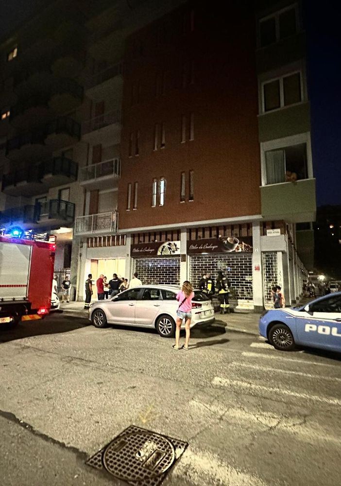Scoppio tremendo in via Monte Ortigara: “I vetri hanno tremato anche al decimo piano”. Sul posto vigili del fuoco e polizia Scoppio tremendo in via Monte Ortigara: “I vetri hanno tremato anche al decimo piano”. Sul posto vigili del fuoco e polizia